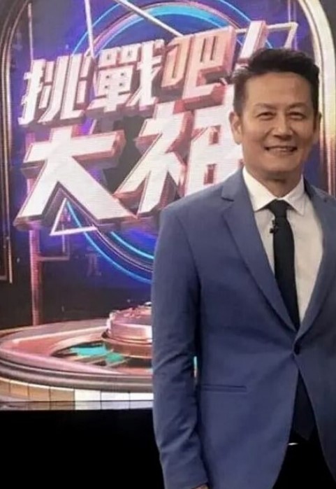 小娇乳翘屁屁听着歌一抬头差点被发现好危险 - 诱人AV