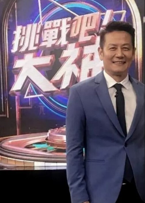 网聊奔现操逼现场，离婚少妇像发情母狗一样彻底失控 - 诱人AV